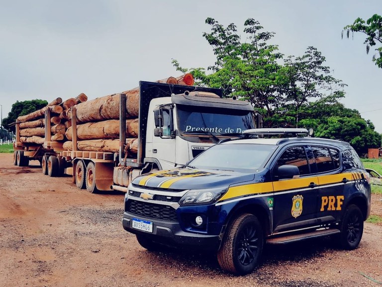 PRF apreende cerca de 89,38m³ de madeira sendo transportada de forma ilegal, em Dom Eliseu no nordeste do Pará