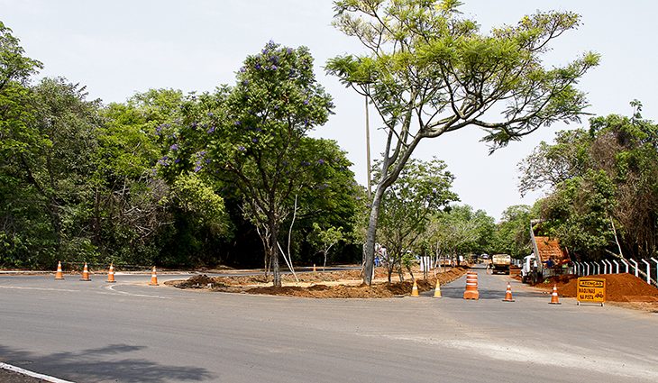 Reforma do Parque: Avenida do Poeta sofre interdição até sexta para limpeza de pista