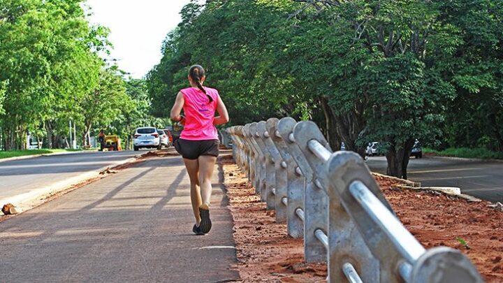 Guarda-corpo e calçada pavimentada: Parque dos Poderes ganha estrutura segura para passeios e corridas