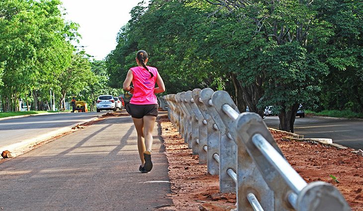 Guarda-corpo e calçada pavimentada: Parque dos Poderes ganha estrutura segura para passeios e corridas