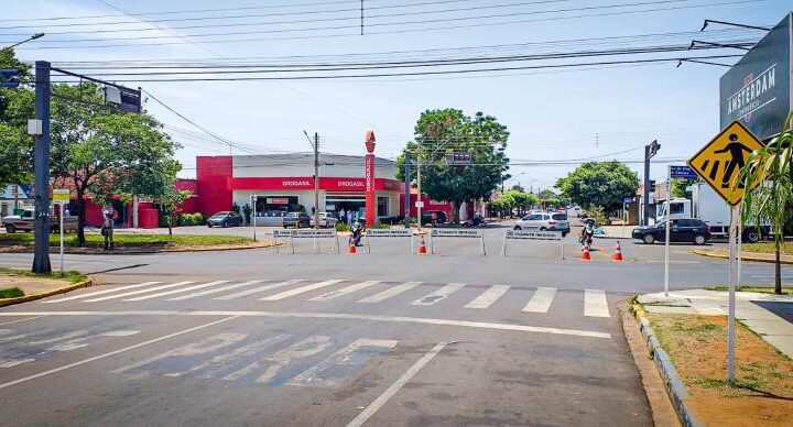 ATENÇÃO CONDUTORES – Devido reparos da Elektro, semáforo do cruzamento da Avenida Eloy Chaves com a Rua Egídio Thomé não está funcionando