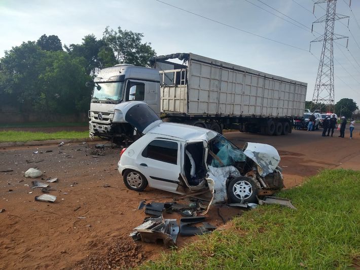 ACIDENTE FATAL CAMPO GRANDE (MS): Mirian derrapa Celta em pista inacabada e morre ao colidir com carreta