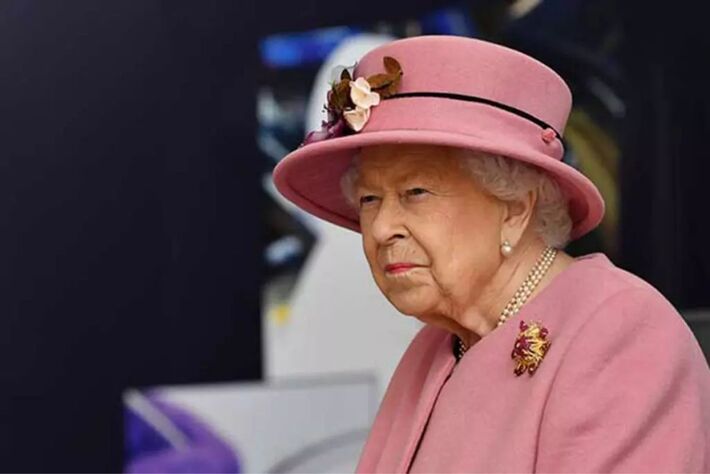 CORONAVÍRUS FAMOSOS: Rainha Elizabeth II testa positivo para Covid-19, aos 95 anos