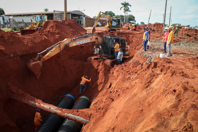 CIDADE EM OBRAS – Obras de drenagem estão sendo executadas no Quinta da Lagoa