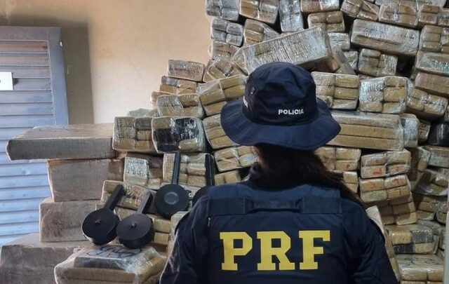 PRF apreende 3,7 toneladas de maconha e carregadores de munições em Sidrolândia (MS)