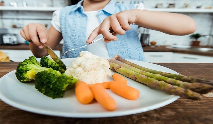 Veja as recomendações de uma alimentação segura para curtir a folia