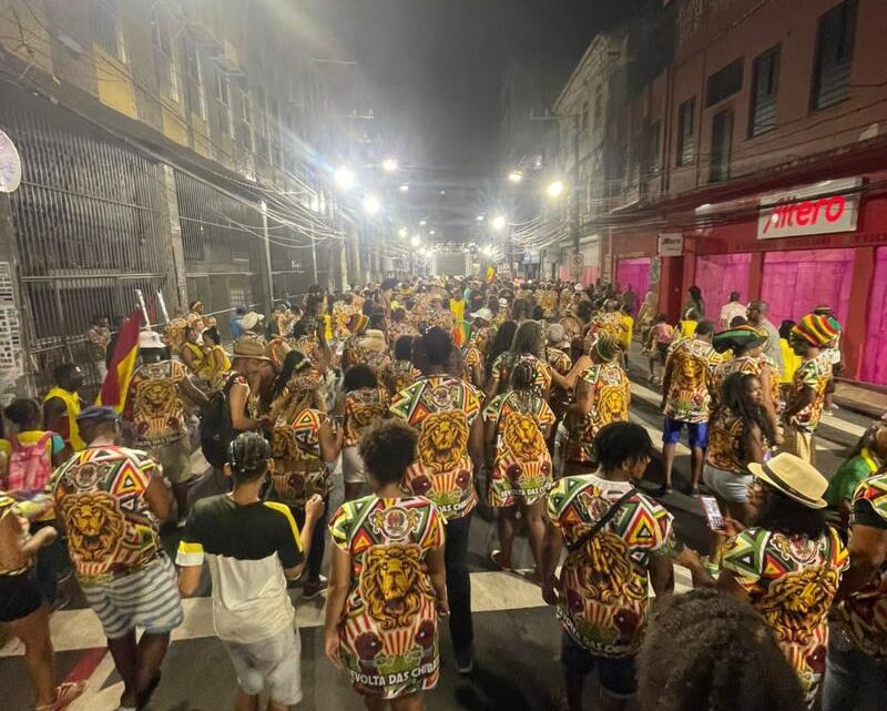 Com mais de 800 foliões Reggae o Bloco desfila bonito na Avenida