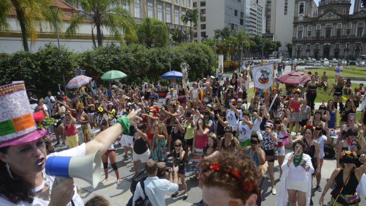 Quarta-feira de Cinzas ainda tem blocos nas ruas no Rio