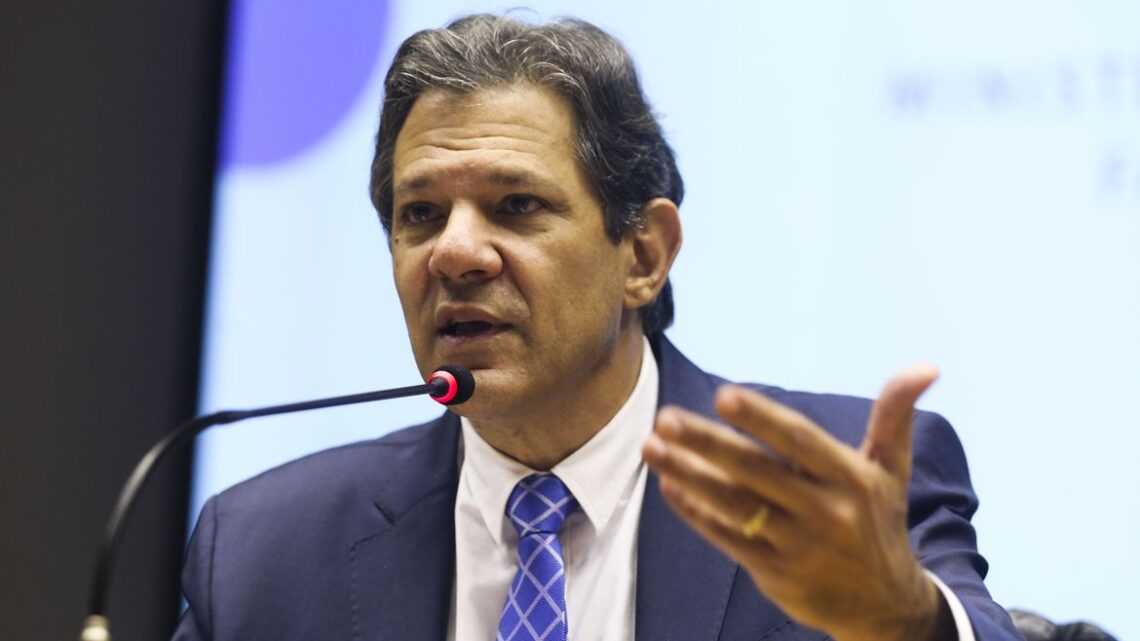 Haddad manda doar itens apreendidos pela Receita ao litoral paulista