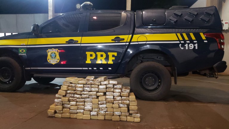 PRF apreende 99 Kg de maconha em Maracaju (MS)