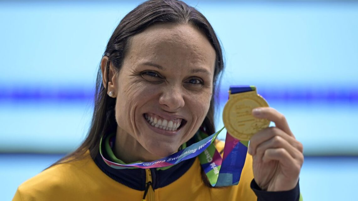 Carol Santiago e Cecília Araújo conquistam medalha de ouro no Mundial de natação