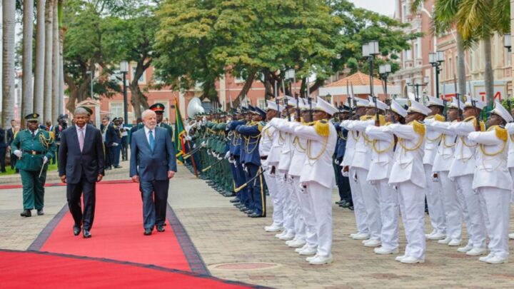 Lula anuncia programa para desenvolver agricultura de Angola