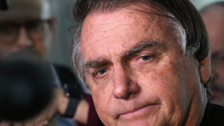 TSE multa Bolsonaro por propaganda irregular nas eleições de 2022