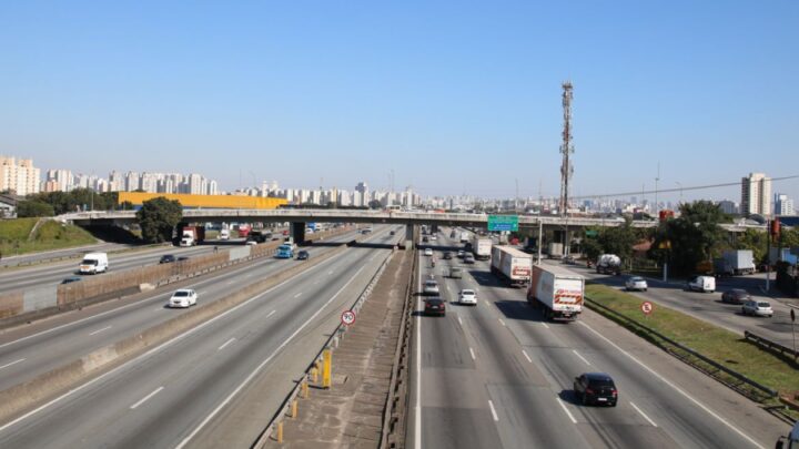 PAC prevê mais de 300 obras em rodovias e ferrovias 