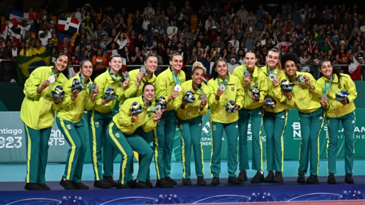 Seleção brasileira garante prata pan-americana no vôlei feminino