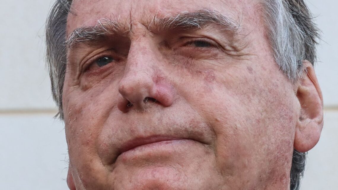 Bolsonaro deu a ordem para fraudar cartão de vacina, diz Polícia Federal