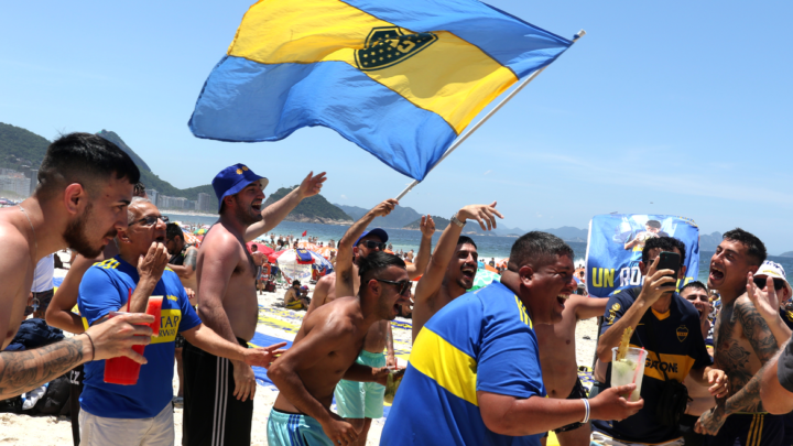 Torcedores do Boca transformam Copacabana em embaixada do clube