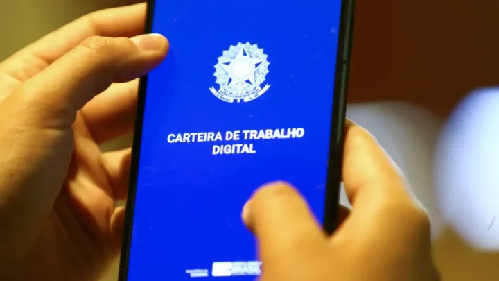 Taxa de desemprego no trimestre encerrado em novembro cai para 7,5%