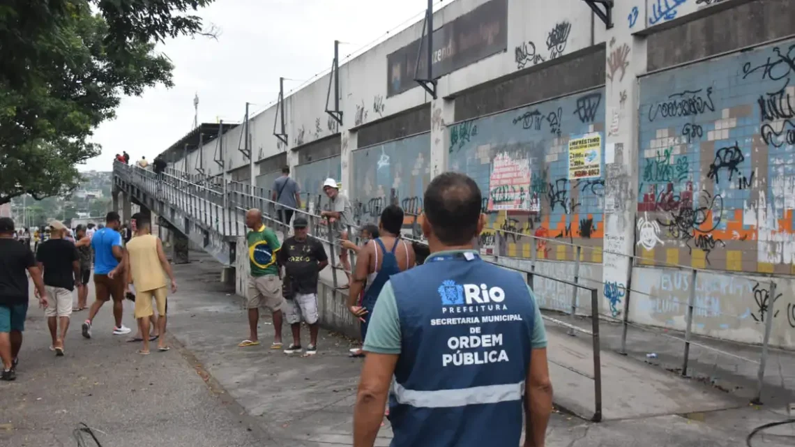 Órgãos públicos do Rio fazem operação para o fim da Feira de Acari