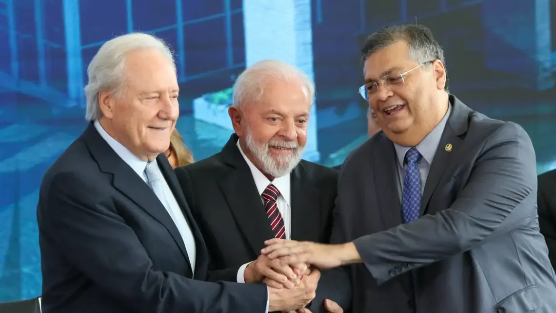 Lula anuncia novos institutos federais e R$ 1,3 bi para Rodoanel em SP