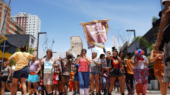 Agendão: fim de semana chega com primeiros blocos de Carnaval na rua, show do Vintage Culture, teatro e feirinhas