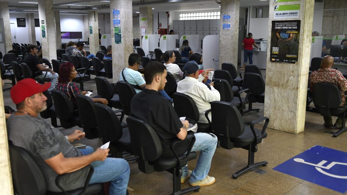 Segunda-feira abre a semana com 5,4 mil vagas de emprego oferecidas na Fundação do Trabalho