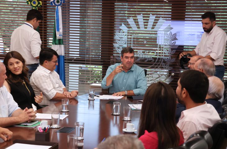 Vicentina garante a ampliação do Centro de Convivência do Idoso e manutenção asfáltica para a cidade