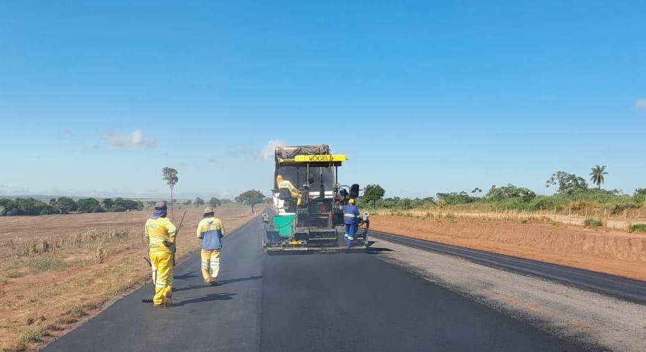 Sul-Fronteira: obra na MS-165 entre Coronel Sapucaia e Paranhos já tem 24 km de pavimento