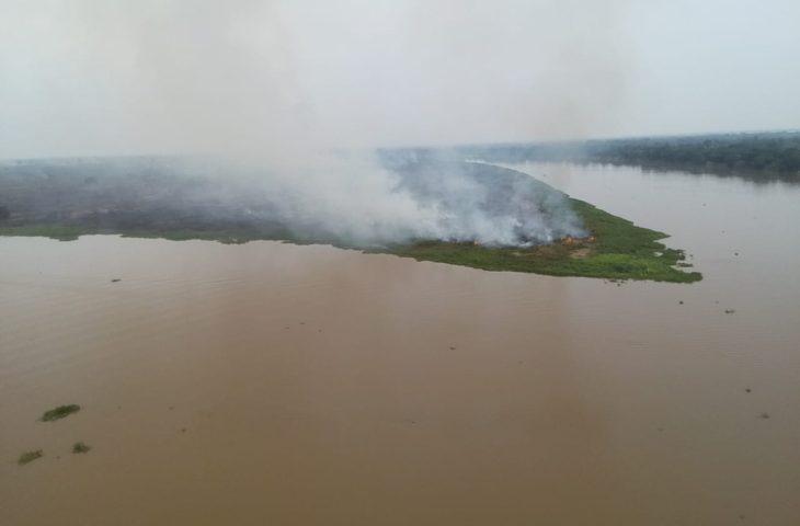 Com reforço de aeronaves e bombeiros, Governo amplia atuação para controlar incêndio no Pantanal em MS