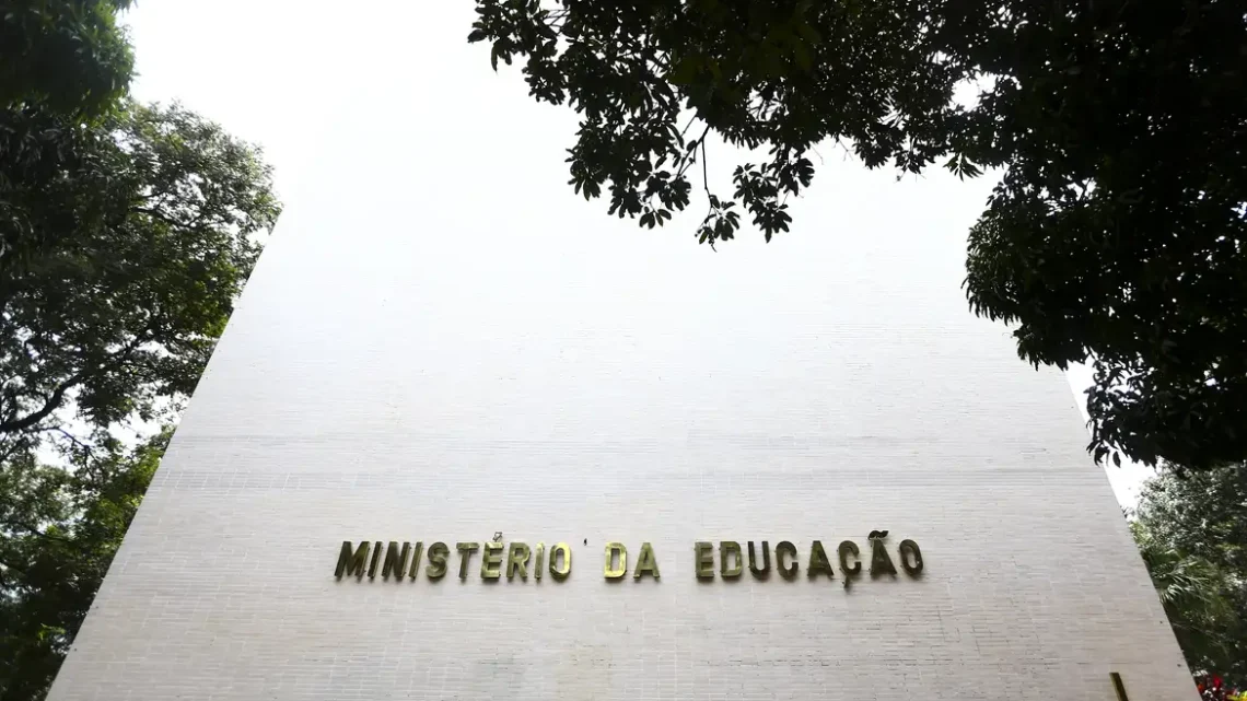 Governo deve repassar 37,2 milhões do salário-educação em 2024