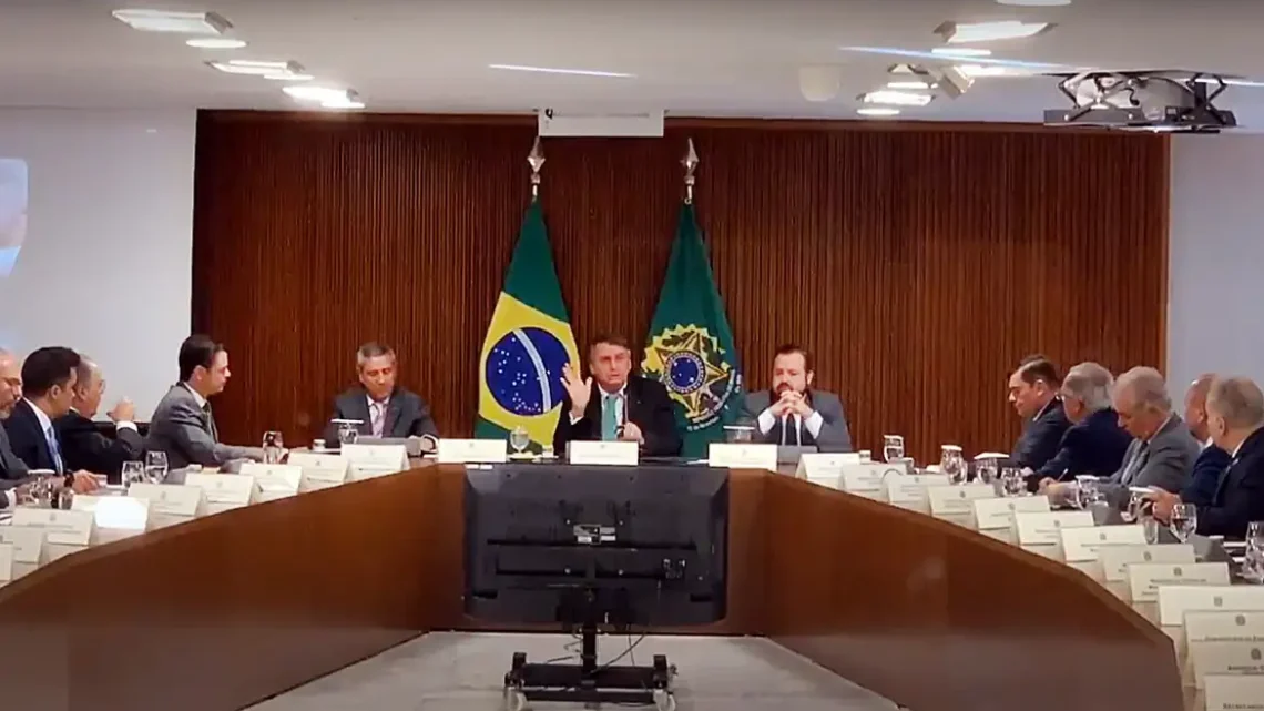 Bolsonaro reconhece caráter eleitoreiro da PEC das Bondades, em vídeo