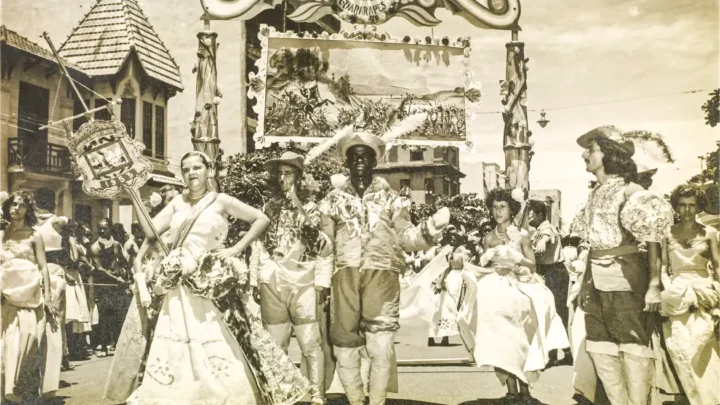Carnaval turístico do Rio também nasceu da luta política dos sambistas