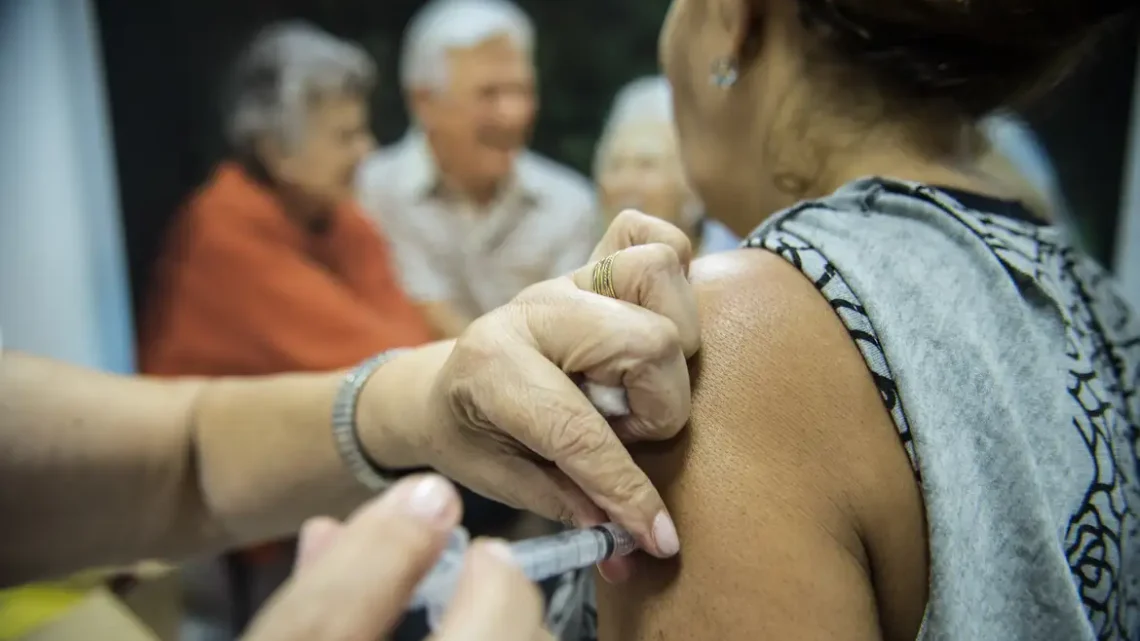 Vacinação contra a gripe começa nesta terça-feira no DF