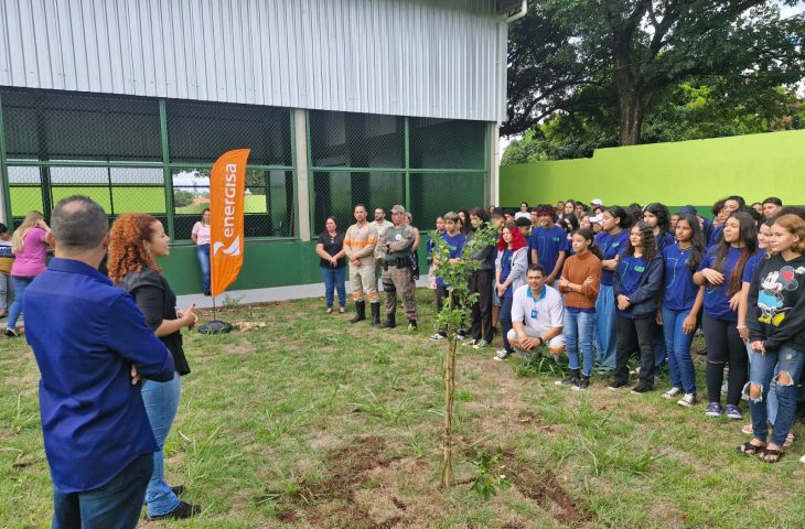 Conscientização ambiental em escolas de MS faz plantio de mudas e aborda até cuidados com rede elétrica