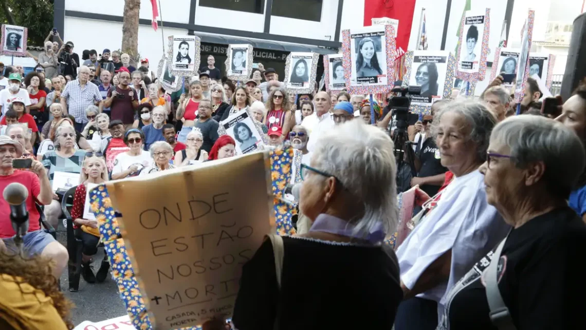 Caminhada em São Paulo lembra golpe militar e faz homenagem às vítimas