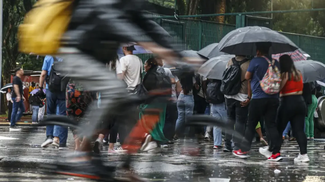 Frente fria potencializa efeitos de massa quente e úmida do Sudeste