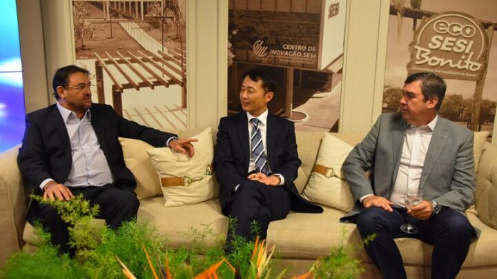 Presidente da Fiems recebe o embaixador do Japão no Brasil na Casa da Indústria