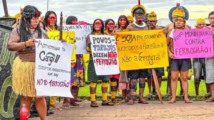 Indígenas protestam contra construção da Ferrogrão