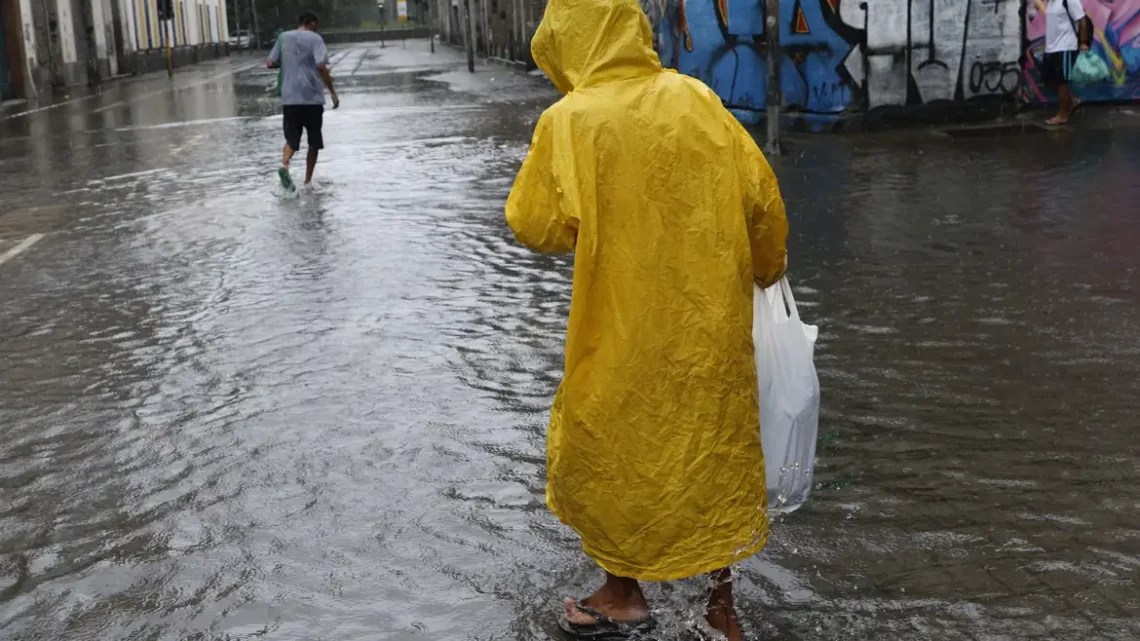 Norte e Noroeste do Rio podem ter até 200mm de chuvas até domingo