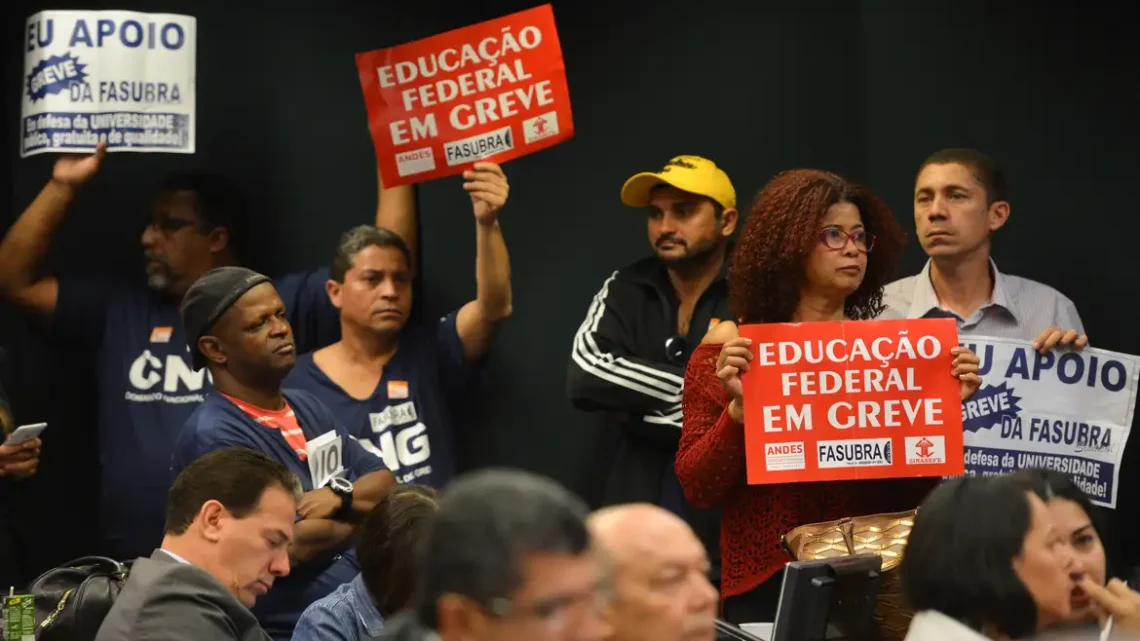 Servidores federais de educação iniciam greve na quarta-feira