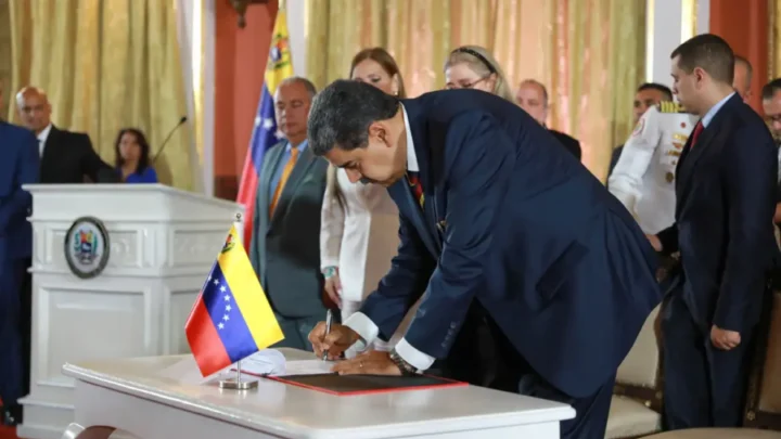 Maduro sanciona lei que prevê província de Essequiba na Venezuela