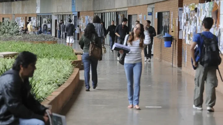 Professores da UnB aprovam greve a partir de 15 de abril