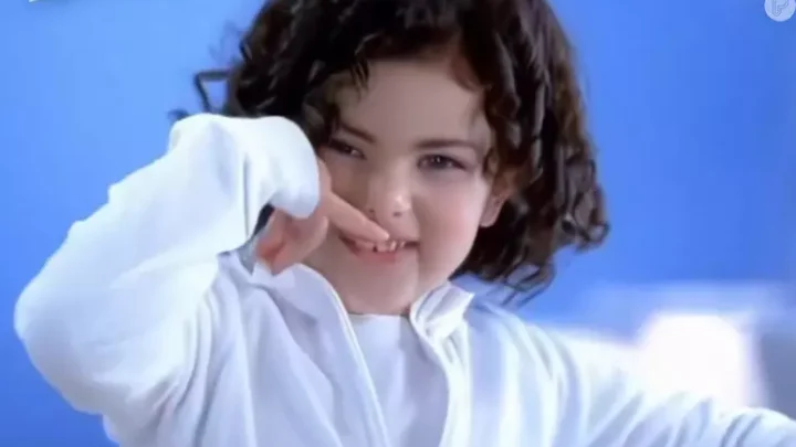 Há 20 anos, ela era a sósia-mirim de Ana Paula Arósio na TV; hoje é atriz formada e ainda mais idêntica à atriz. Reconhece?