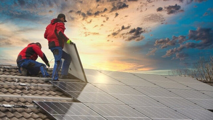 Energia solar nos telhados e pequenos terrenos atinge 29 gigawatts e mais de R$ 142,5 bilhões em investimentos no Brasil