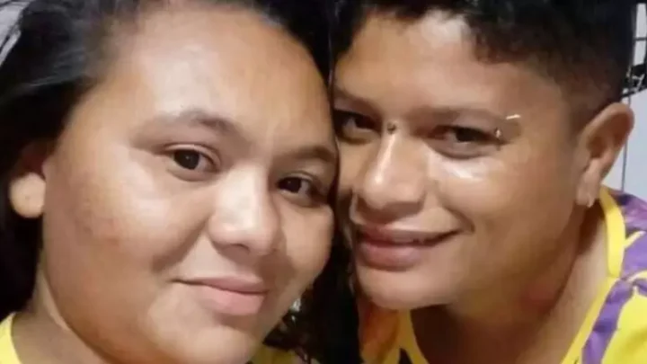 Casal de mulheres é assassinado a tiros quando caminhava de mãos dadas no Ceará