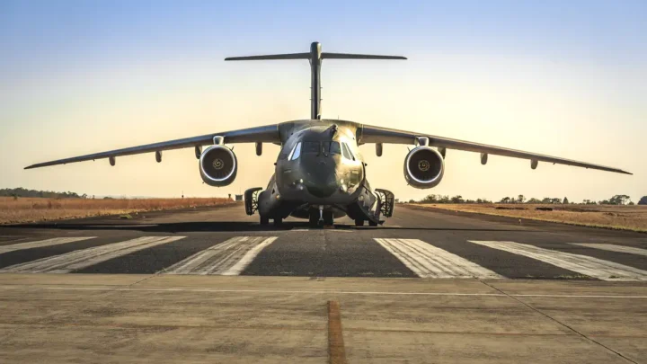 FAB transporta cinco pacientes em estado grave em UTI aérea no RS