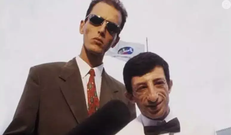 Em 1998, esse rapaz alto e calvo era febre na TV aos domingos; hoje vive de renda e longe da fama. Como está Rodolfo, dupla do ET?