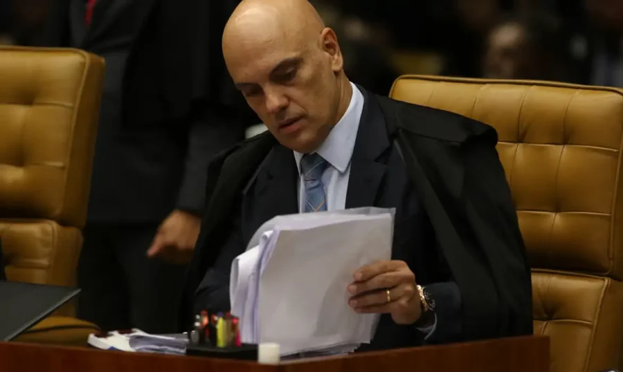 Moraes dá 10 dias para SP explicar modelo de escolas cívico-militares