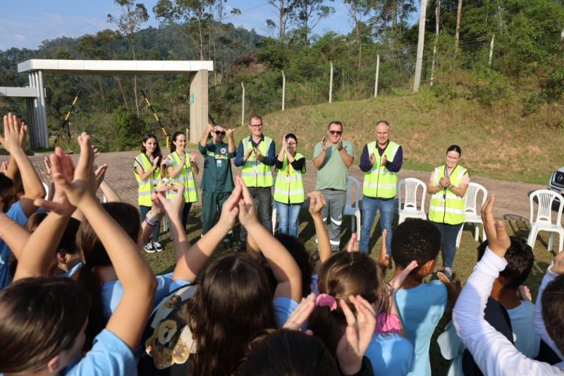 Hydro Extrusão promove visita com estudantes em seu parque ambiental em Tubarão, Santa Catarina