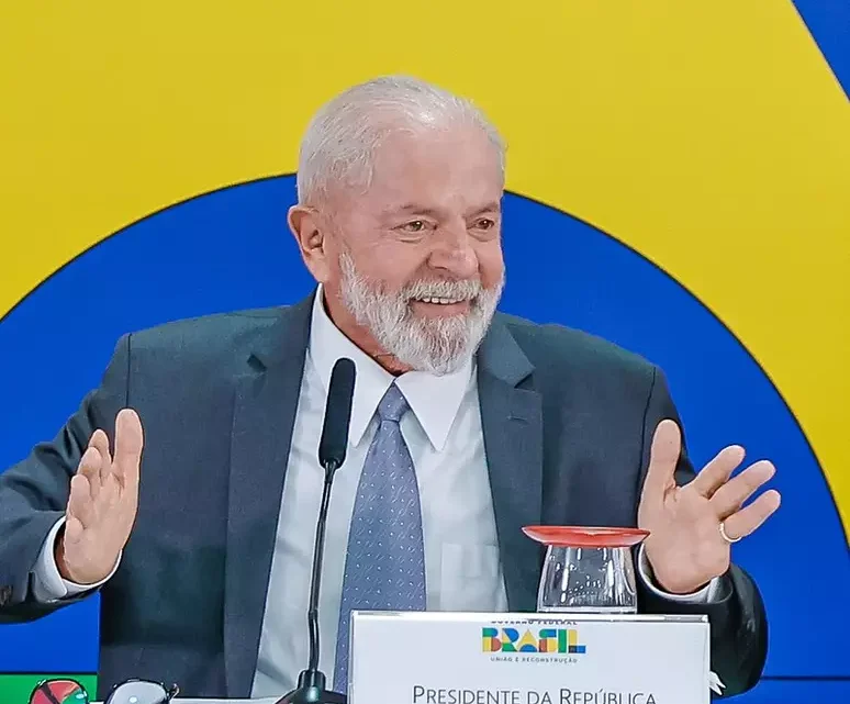 Lula vai fazer reforma ministerial